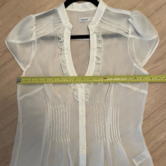 NWOT- Sheer off white , size M , Short Sleeve Top - Picture 4 of 10